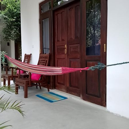 Little Sunshine Guest House & Restaurant Tangalle Exteriör bild