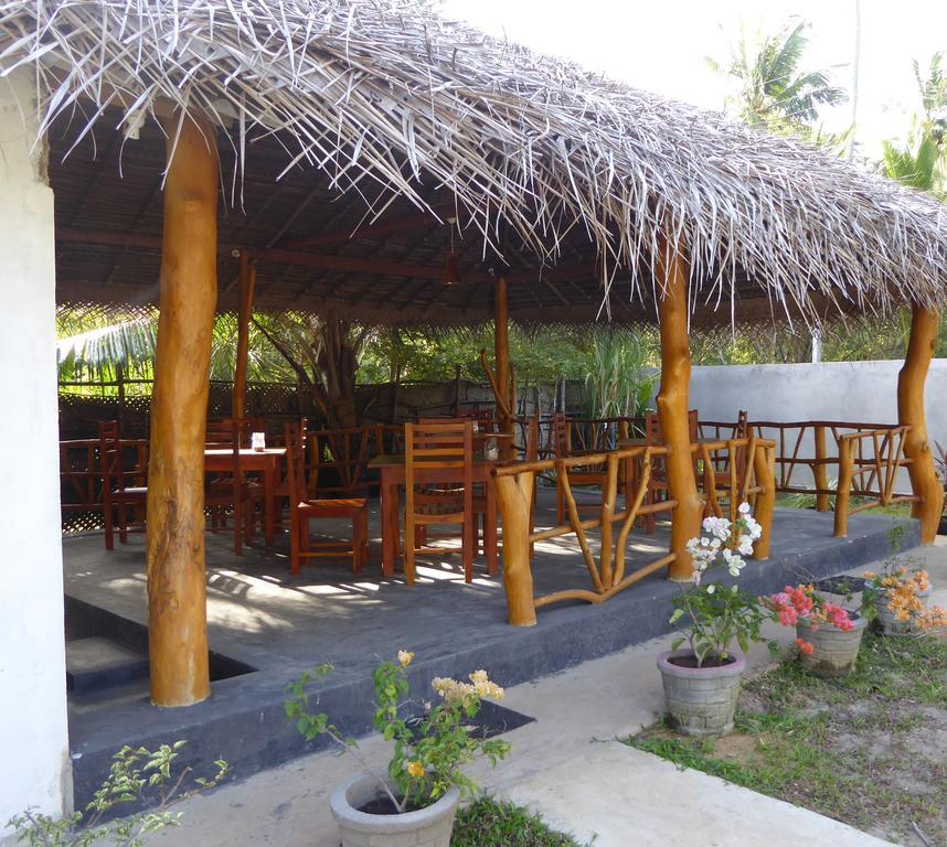 Little Sunshine Guest House & Restaurant Tangalle Exteriör bild