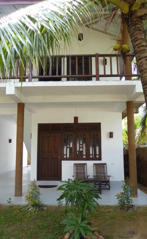 Little Sunshine Guest House & Restaurant Tangalle Exteriör bild