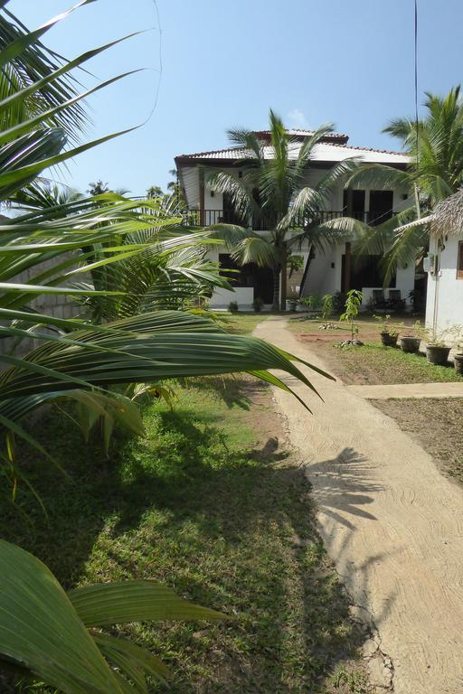 Little Sunshine Guest House & Restaurant Tangalle Exteriör bild