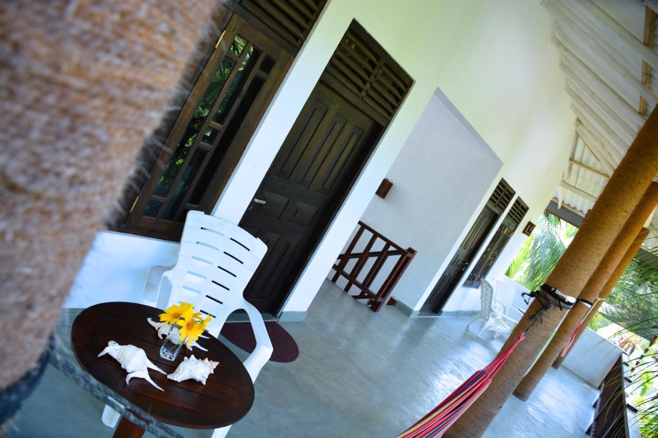 Little Sunshine Guest House & Restaurant Tangalle Exteriör bild